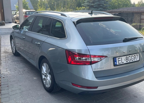 Skoda Superb cena 84000 przebieg: 123400, rok produkcji 2019 z Łódź małe 232